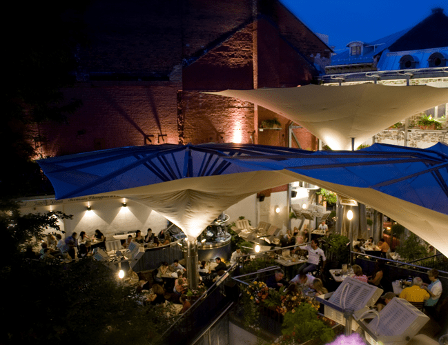 L'ambiance au Jardin Nelson du Vieux- Montréal